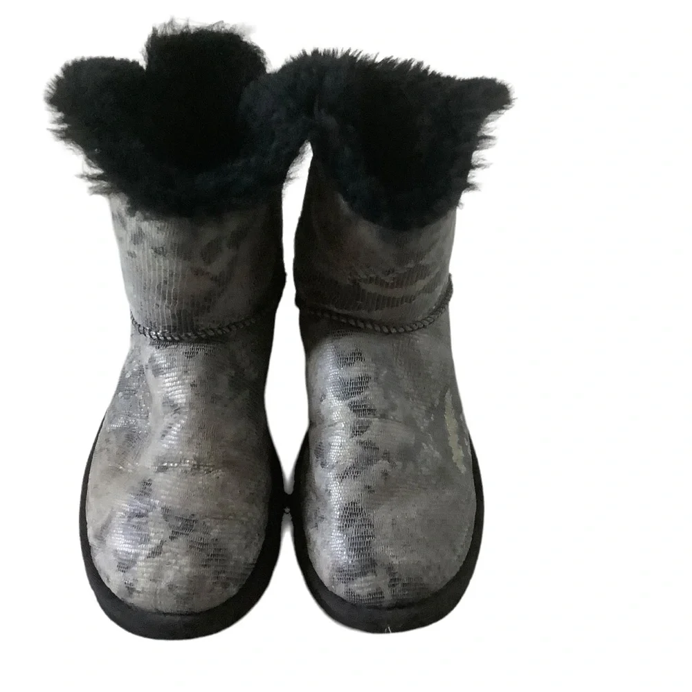 Women’s UGG boots size 6 mini Bailey bow snake print sheepskin casual boots
